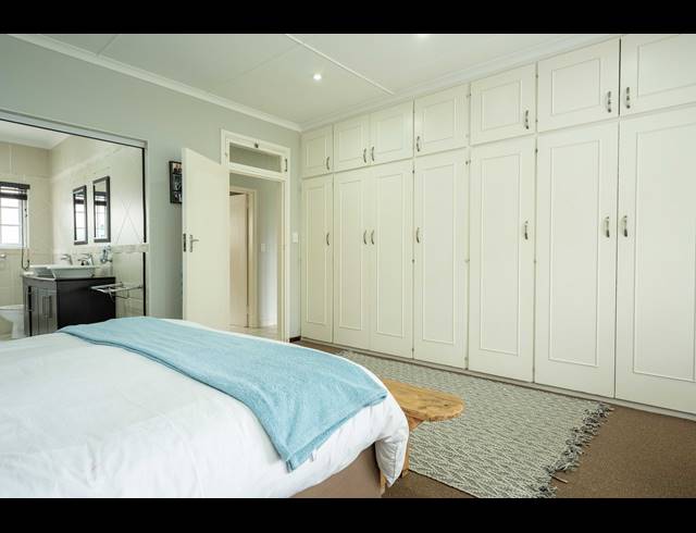 4 BEDROOM TOWNHOUSE FOR SALE IN GILLITTS